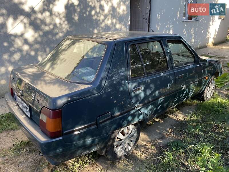 Лифтбек ЗАЗ 1103 Славута 2005 в Ужгороде