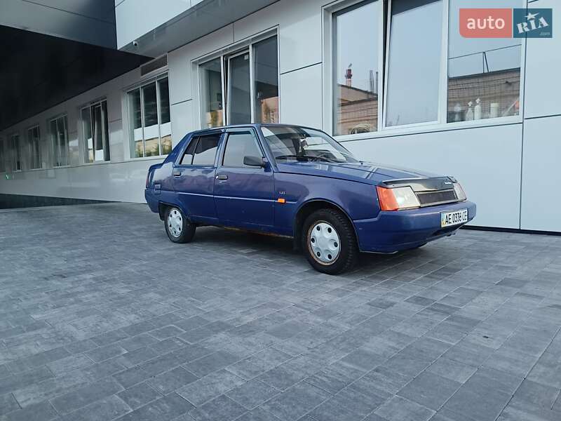 Лифтбек ЗАЗ 1103 Славута 2002 в Днепре