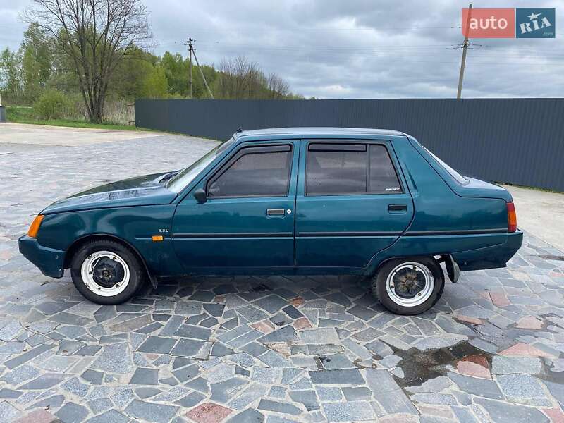 Лифтбек ЗАЗ 1103 Славута 2001 в Пулинах