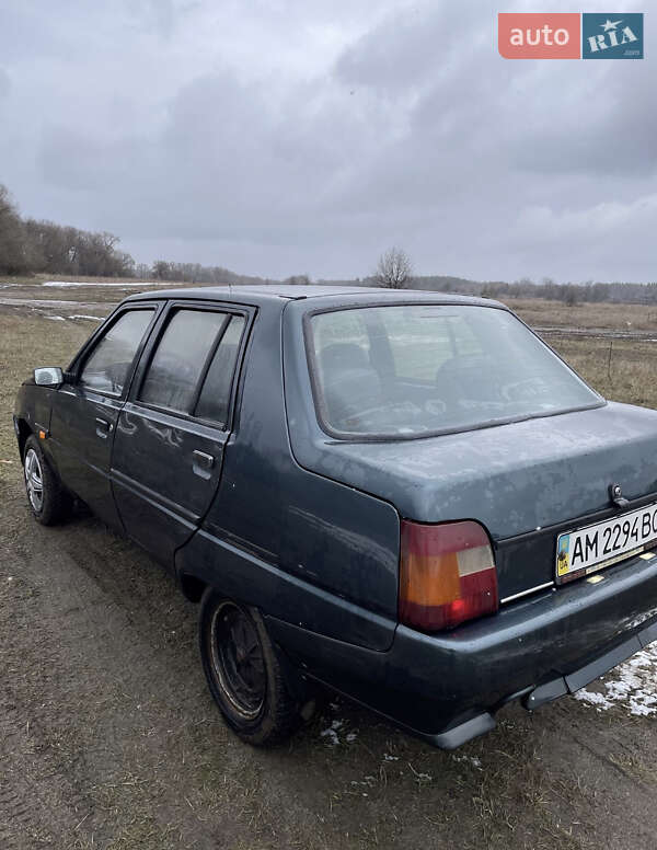 Лифтбек ЗАЗ 1103 Славута 2004 в Киеве