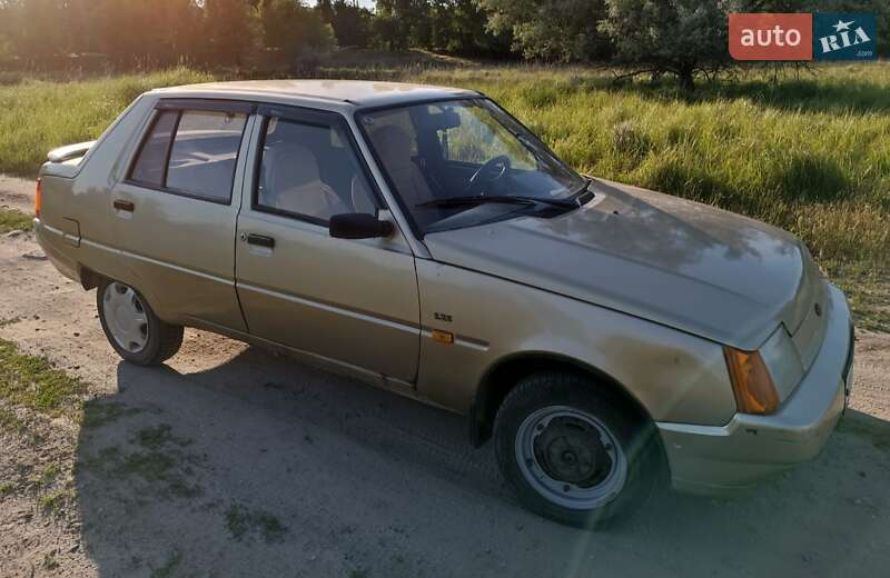 Лифтбек ЗАЗ 1103 Славута 2002 в Днепре
