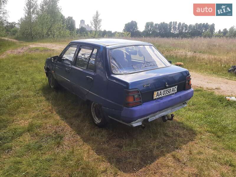 Лифтбек ЗАЗ 1103 Славута 2004 в Киеве