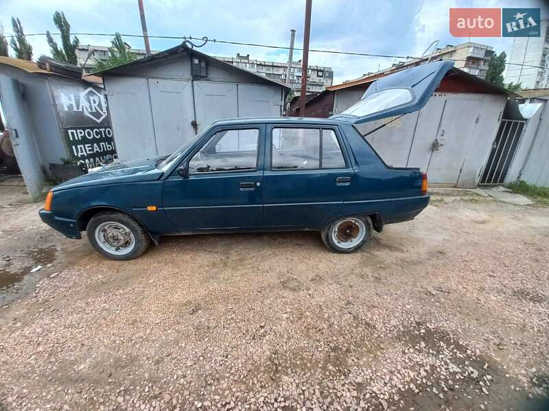 Лифтбек ЗАЗ 1103 Славута 2005 в 
