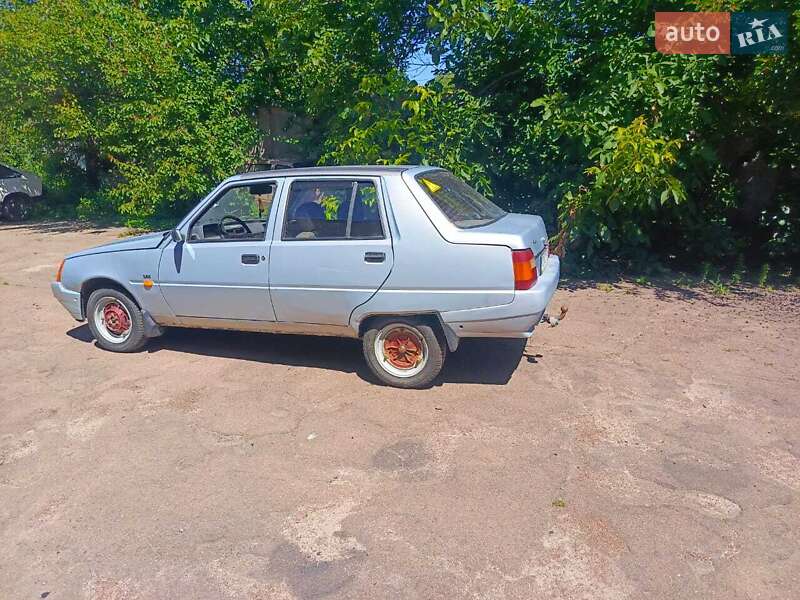 Лифтбек ЗАЗ 1103 Славута 2004 в Чернигове