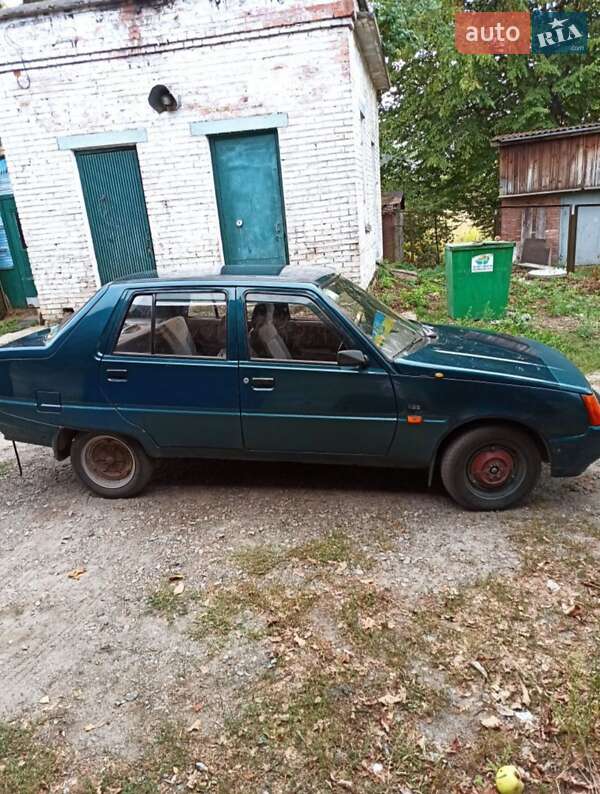 Лифтбек ЗАЗ 1103 Славута 2001 в Песковке