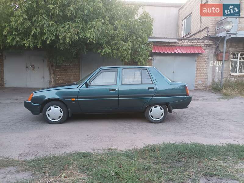 Лифтбек ЗАЗ 1103 Славута 2004 в Запорожье