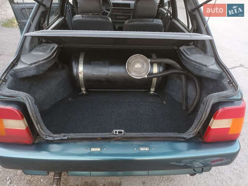 Лифтбек ЗАЗ 1103 Славута 2004 в Запорожье