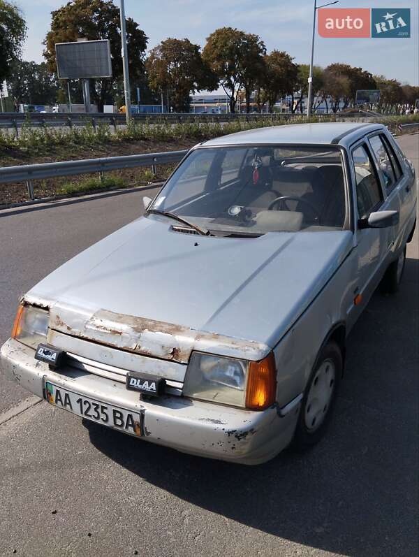 Лифтбек ЗАЗ 1103 Славута 2003 в Киеве