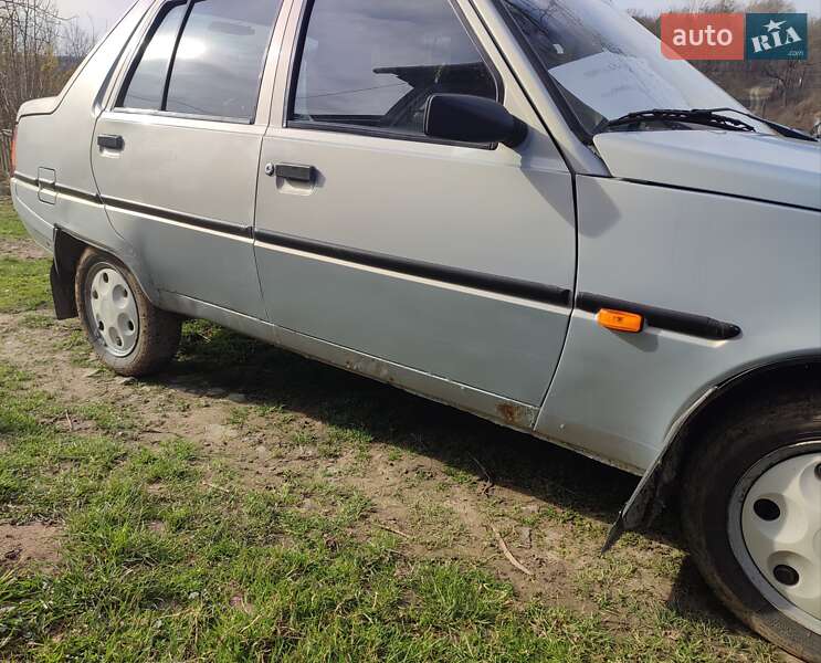 Лифтбек ЗАЗ 1103 Славута 2004 в Летичеве фото 8 Лифтбек ЗАЗ 1103 Славута 2004 в Летичеве