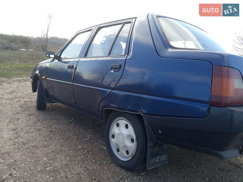 Лифтбек ЗАЗ 1103 Славута 2005 в Борзне