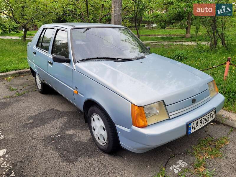 Лифтбек ЗАЗ 1103 Славута 2004 в Киеве