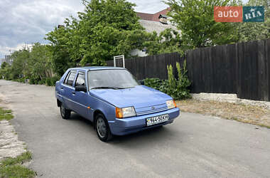 Лифтбек ЗАЗ 1103 Славута 2002 в Киеве