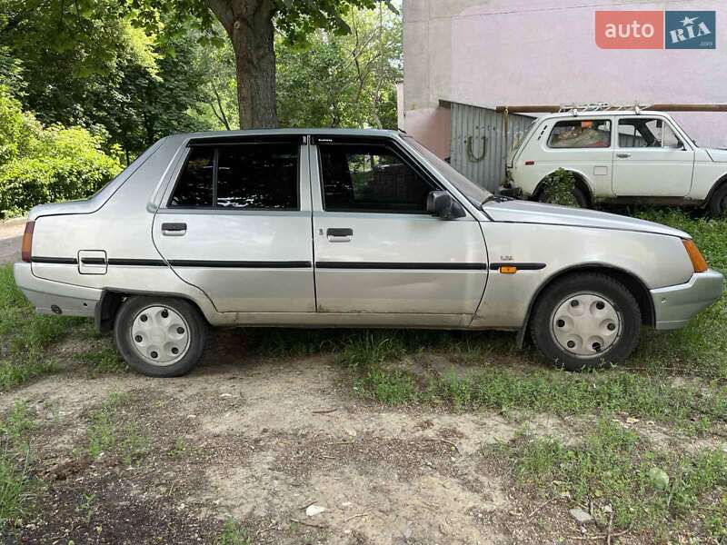 Лифтбек ЗАЗ 1103 Славута 2004 в Киеве