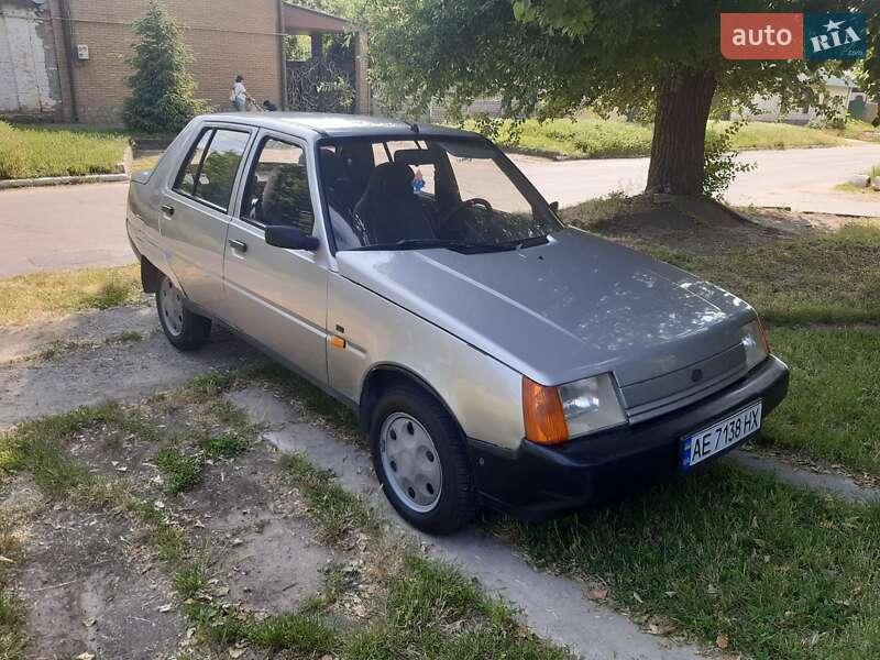 Лифтбек ЗАЗ 1103 Славута 1999 в Верхнеднепровске