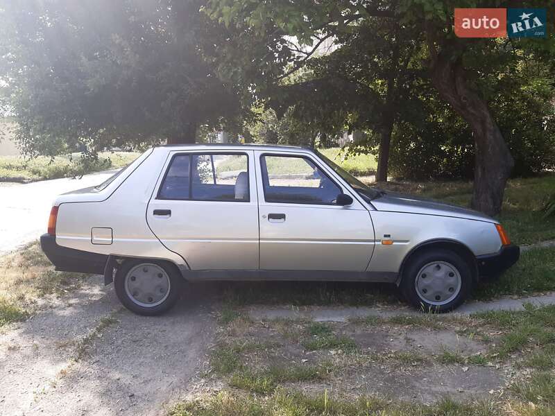 Лифтбек ЗАЗ 1103 Славута 1999 в Верхнеднепровске