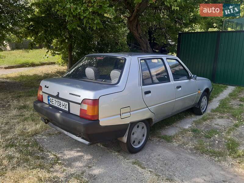 Лифтбек ЗАЗ 1103 Славута 1999 в Верхнеднепровске