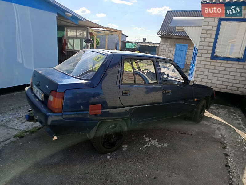 Лифтбек ЗАЗ 1103 Славута 2004 в Братском