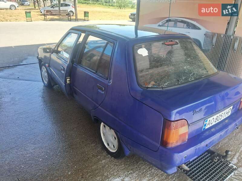 Ліфтбек ЗАЗ 1103 Славута 2004 в Ужгороді фото 2 Ліфтбек ЗАЗ 1103 Славута 2004 в Ужгороді