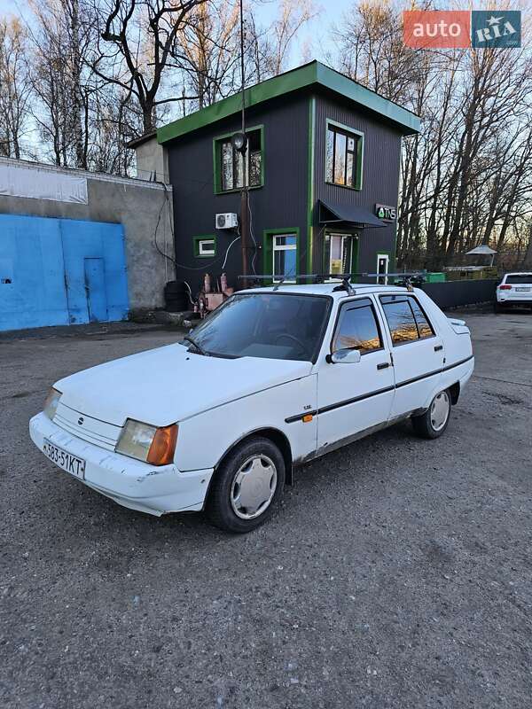 Лифтбек ЗАЗ 1103 Славута 2004 в Киеве