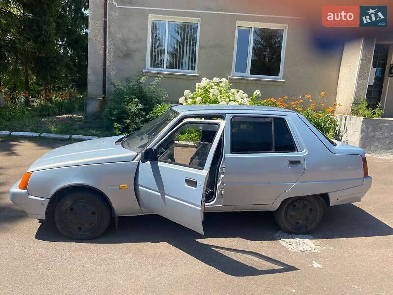 Лифтбек ЗАЗ 1103 Славута 2004 в Коростене