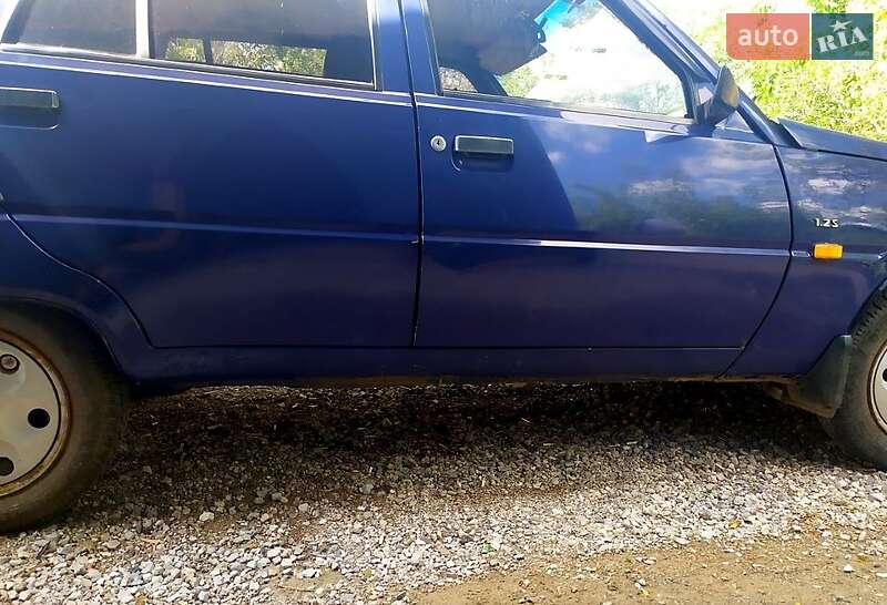 Лифтбек ЗАЗ 1103 Славута 2002 в Кривом Роге фото 3 Лифтбек ЗАЗ 1103 Славута 2002 в Кривом Роге