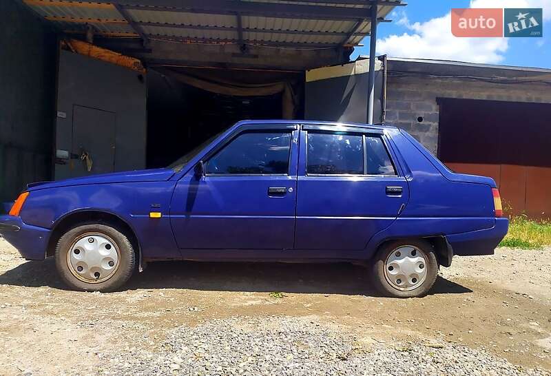 Лифтбек ЗАЗ 1103 Славута 2002 в Кривом Роге фото 10 Лифтбек ЗАЗ 1103 Славута 2002 в Кривом Роге