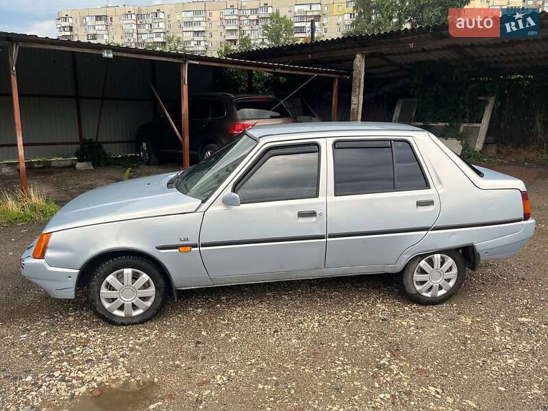 Лифтбек ЗАЗ 1103 Славута 2004 в Киеве