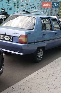 Лифтбек ЗАЗ 1103 Славута 2002 в Киеве