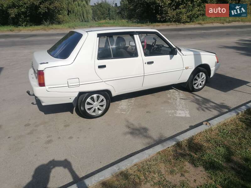 Лифтбек ЗАЗ 1103 Славута 2005 в 
