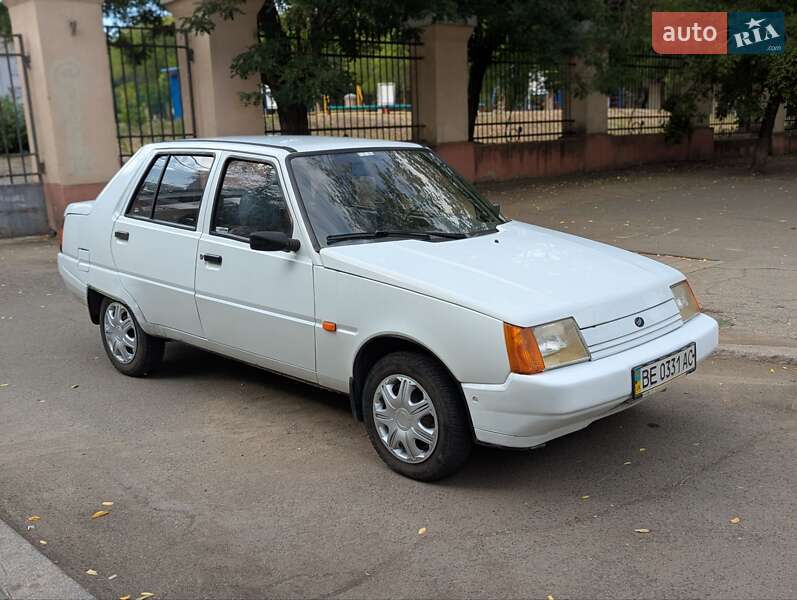 Лифтбек ЗАЗ 1103 Славута 2005 в Николаеве