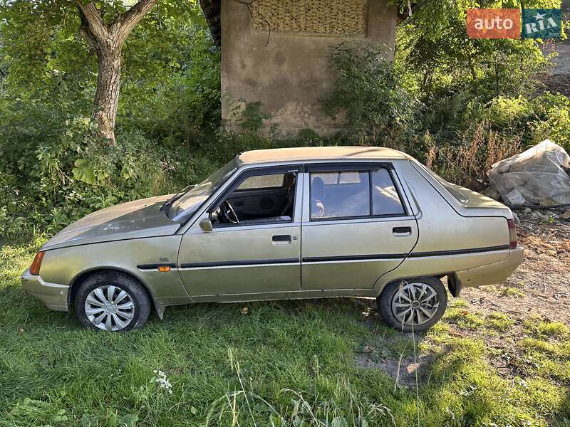 Лифтбек ЗАЗ 1103 Славута 2002 в Львове фото 2 Лифтбек ЗАЗ 1103 Славута 2002 в Львове