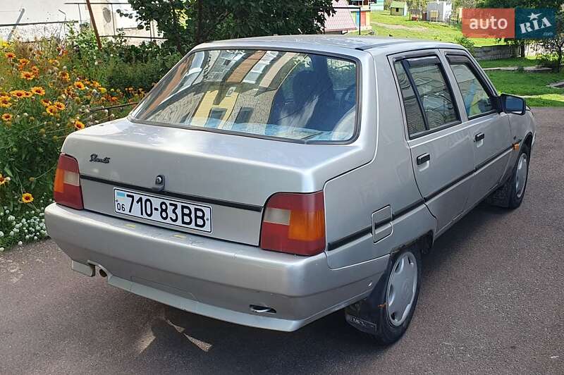 Лифтбек ЗАЗ 1103 Славута 2003 в Овруче