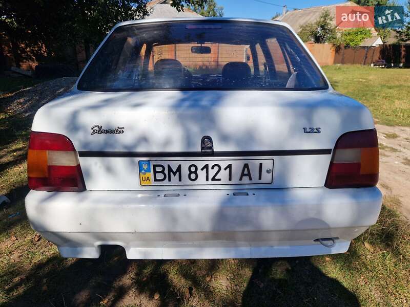 Лифтбек ЗАЗ 1103 Славута 2005 в Ромнах