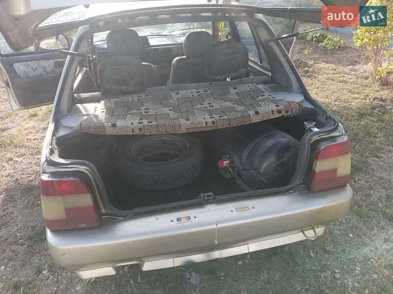 Лифтбек ЗАЗ 1103 Славута 2002 в Лохвице