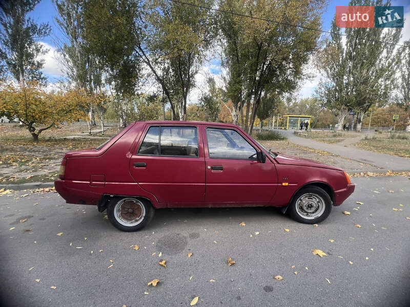 Лифтбек ЗАЗ 1103 Славута 2001 в Днепре