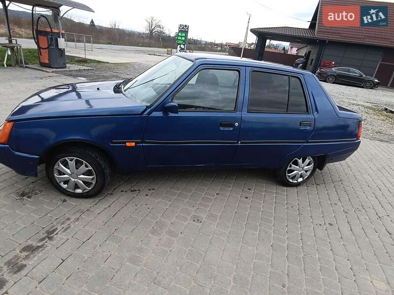 Лифтбек ЗАЗ 1103 Славута 2009 в Виноградове
