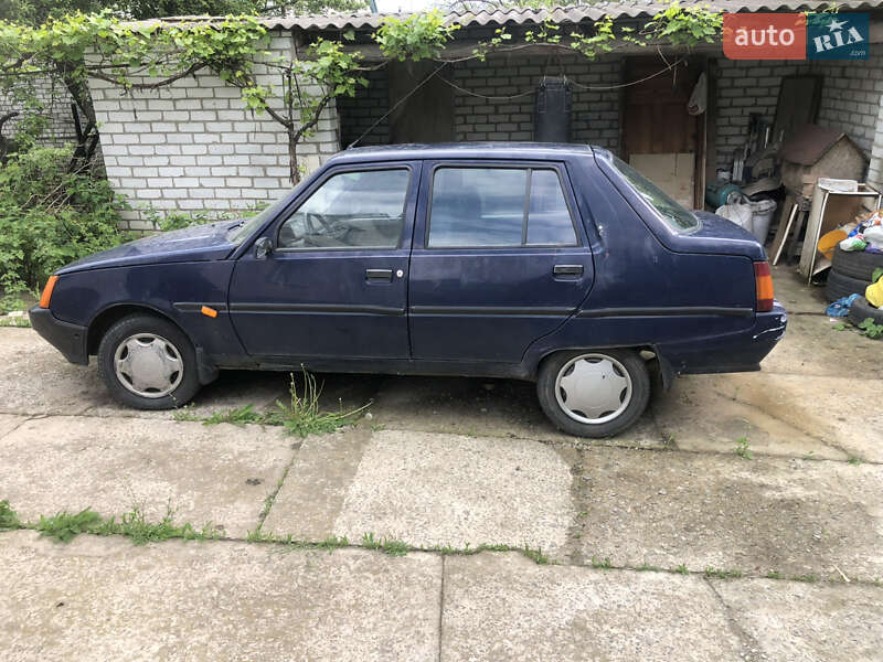 Лифтбек ЗАЗ 1103 Славута 2004 в Харькове фото 3 Лифтбек ЗАЗ 1103 Славута 2004 в Харькове