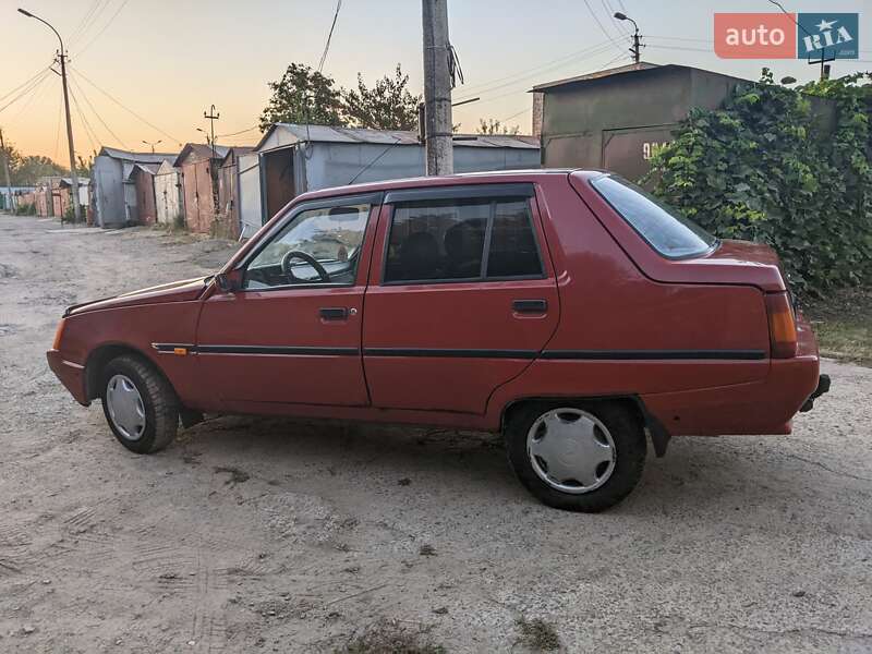 Лифтбек ЗАЗ 1103 Славута 2006 в Ровно