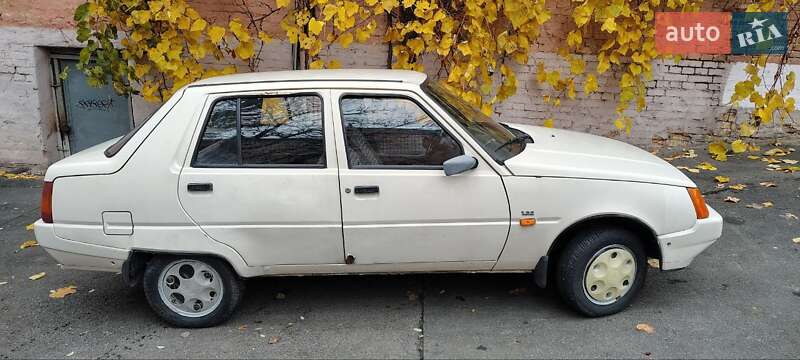 Лифтбек ЗАЗ 1103 Славута 2003 в Киеве