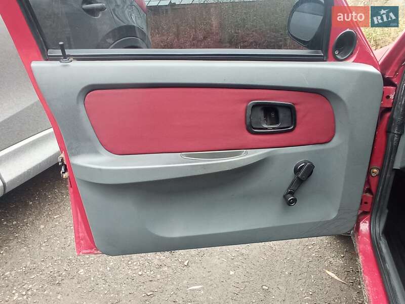 Ліфтбек ЗАЗ 1103 Славута 2002 в Чернівцях