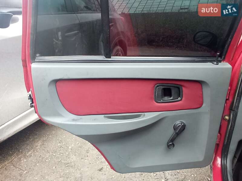 Ліфтбек ЗАЗ 1103 Славута 2002 в Чернівцях