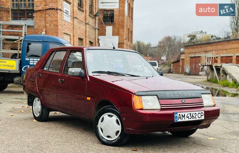 Ліфтбек ЗАЗ 1103 Славута 2001 в Житомирі