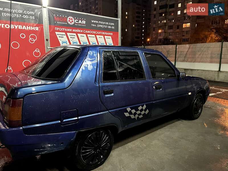 Лифтбек ЗАЗ 1103 Славута 2004 в Киеве