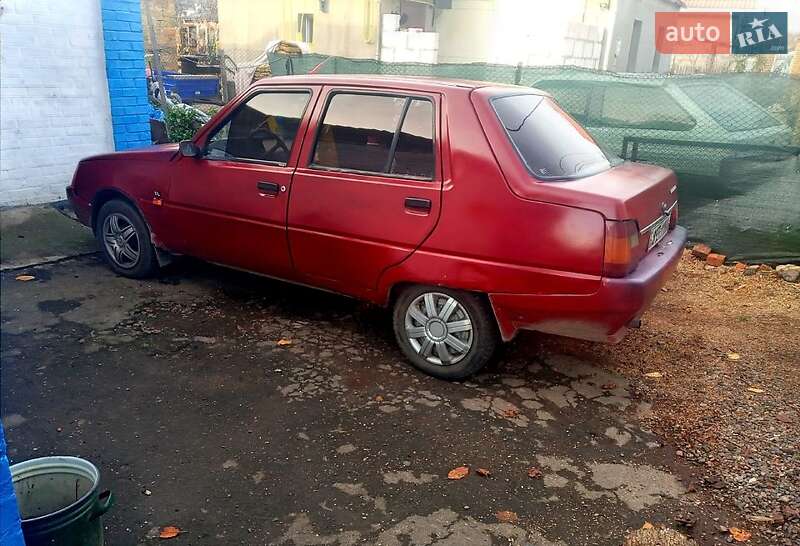 Лифтбек ЗАЗ 1103 Славута 1999 в Ватутино фото Лифтбек ЗАЗ 1103 Славута 1999 в Ватутино