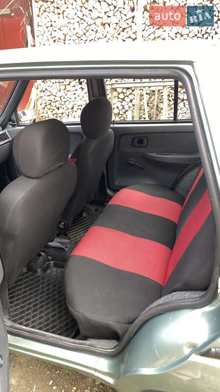 Лифтбек ЗАЗ 1103 Славута 2006 в Порогах