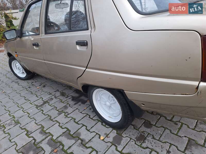 Лифтбек ЗАЗ 1103 Славута 2003 в Черновцах