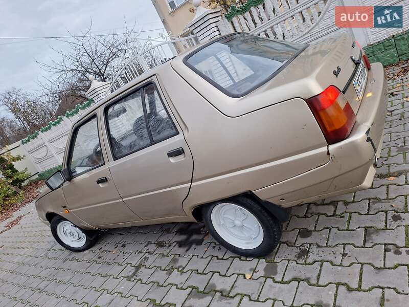 Лифтбек ЗАЗ 1103 Славута 2003 в Черновцах