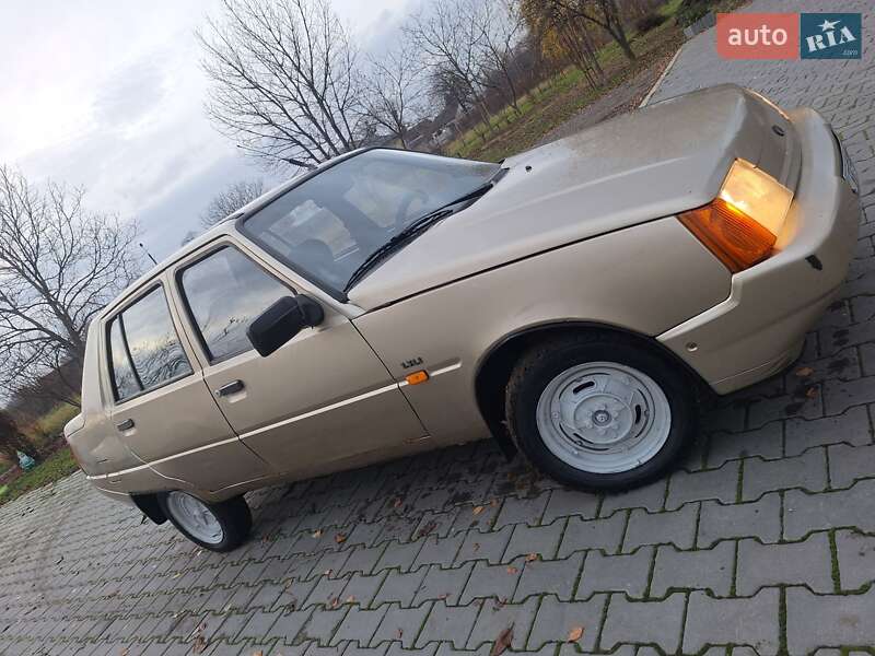 Лифтбек ЗАЗ 1103 Славута 2003 в Черновцах