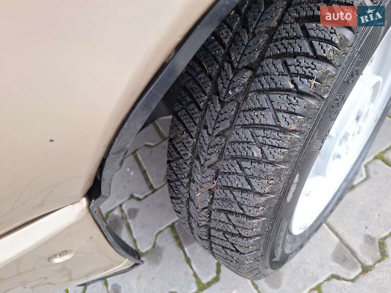 Лифтбек ЗАЗ 1103 Славута 2003 в Черновцах