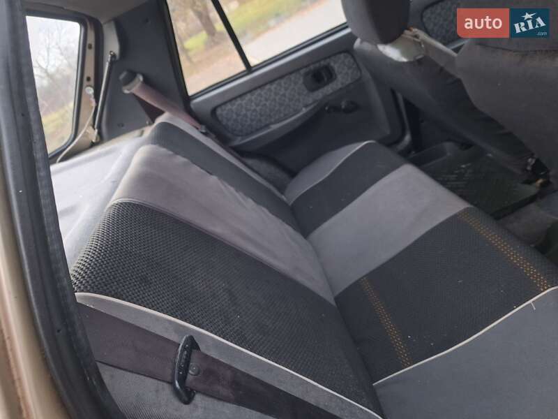 Лифтбек ЗАЗ 1103 Славута 2003 в Черновцах